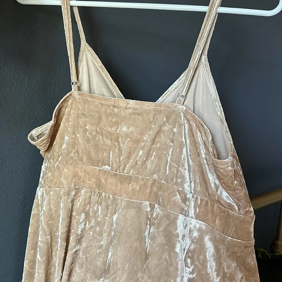 Love, Fire Champagne Gold Velvet Dress with Cutout NWT - Picture 5 of 6